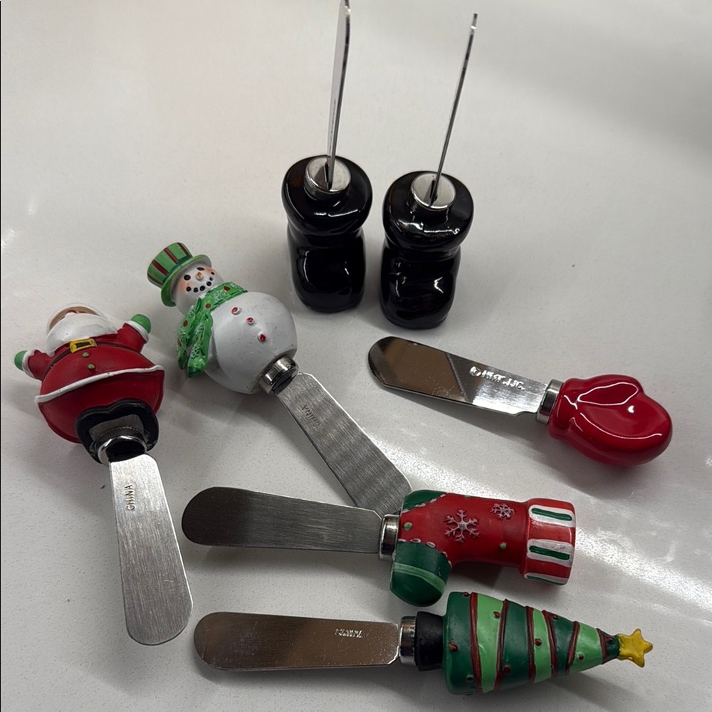 Holiday dip and cheese spreaders